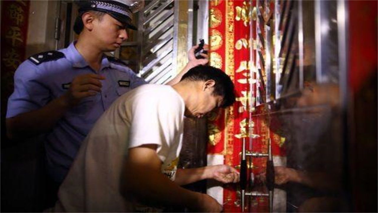 請(qǐng)開鎖師傅開了鎖后，師傅為什么一般都不進(jìn)門，就算主人請(qǐng)也不進(jìn)去？